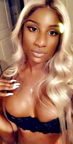 In NewportNews a Sexy 👱🏼‍♀️ Blonde Trans Visting - 3