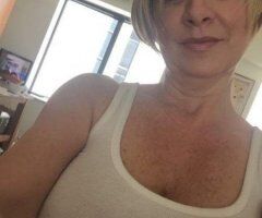 Quincy escorts - Sweet & decreet hungrY?mature woman?need sexual satisfaction