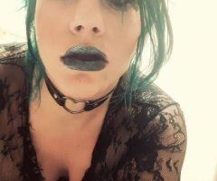 Petite lil goth girl looking to get naughty! - Image 5