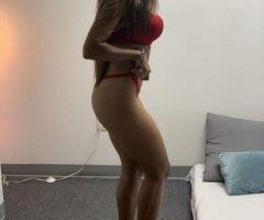 Houston escorts - Smooth, creamy skin over fit body